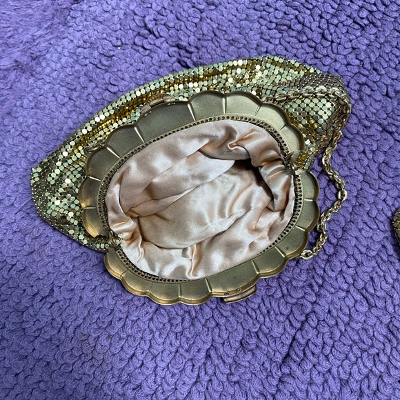 Vintage gold evening bag with matching coin purse - Picture 7 of 8